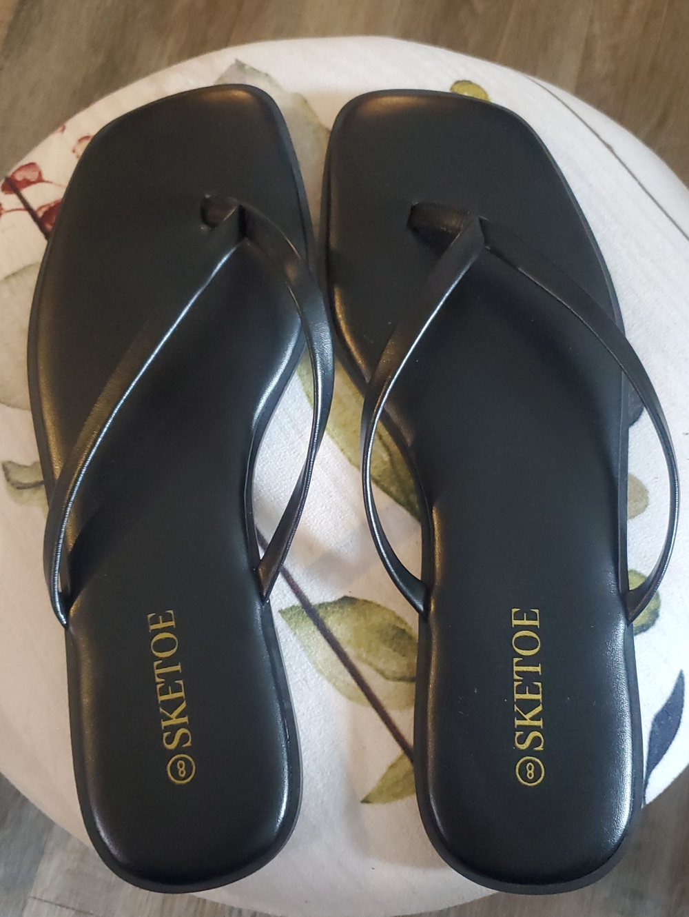 SKETOE Black Women's Square-Toe Flip Flop Sandals
